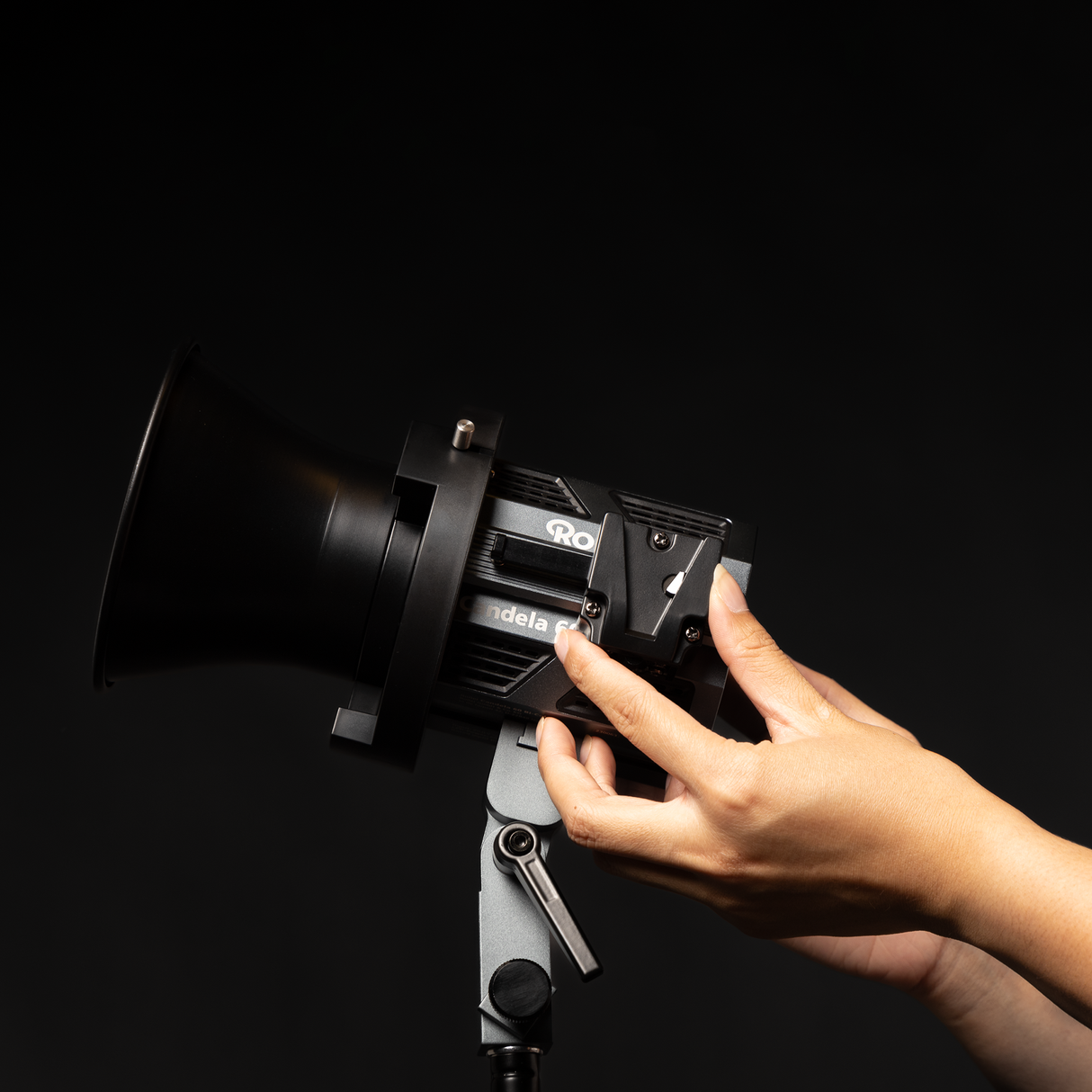 V-mount adapter for Candela 60/100